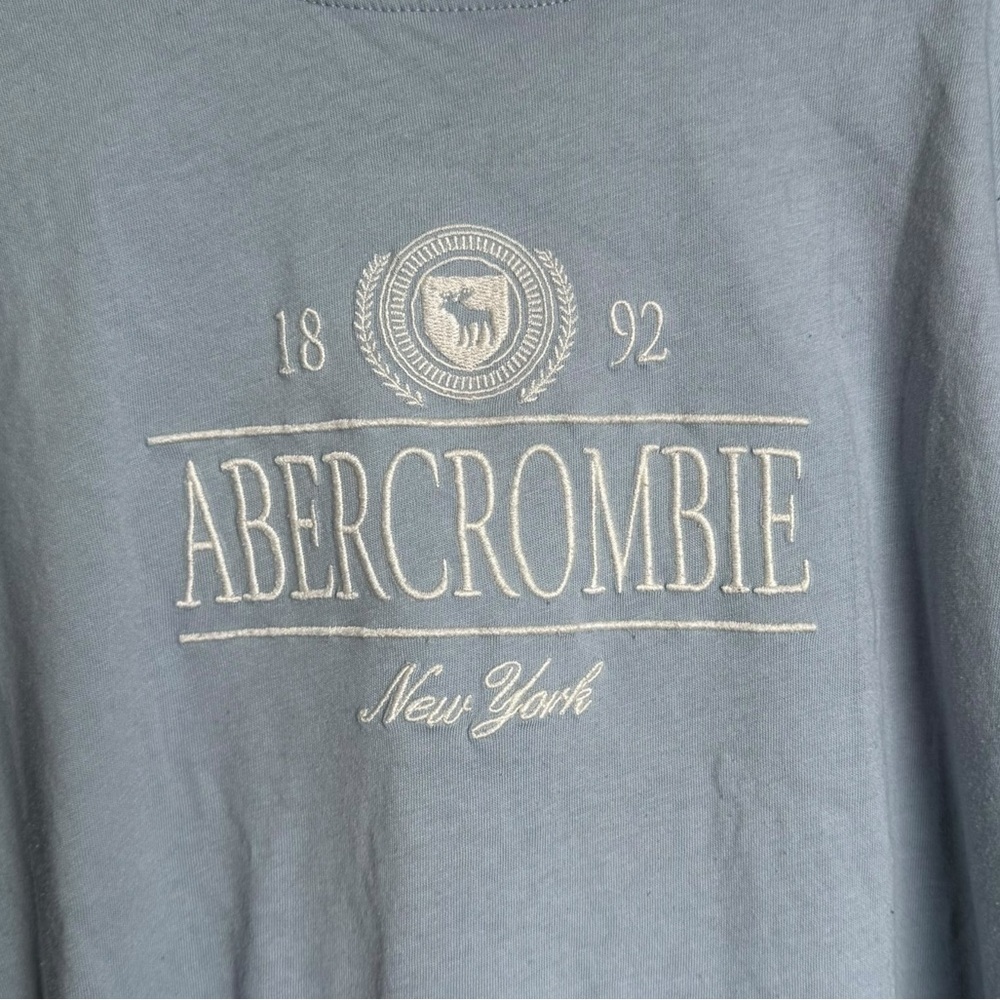 4/$25 Abercrombie kids Long Sleeve Embroidered Logo Tee Shirt Girls 9/10 Blue - Picture 5 of 8